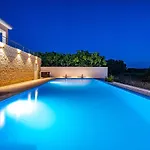 Βίλα Matea - Heated Pool, Peace, View Pridraga