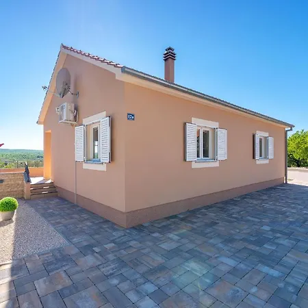 Villa Matea - Heated Pool, Peace, View Pridraga