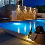 Villa Matea - Heated Pool, Peace, View Vila Pridraga