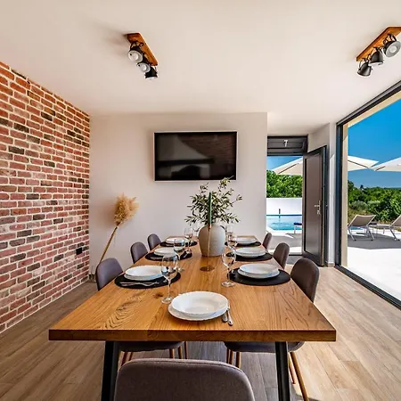 Matea - Heated Pool, Peace, View فيلة