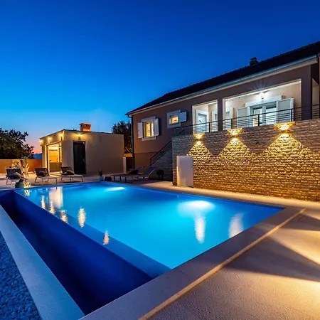 Matea - Heated Pool, Peace, View ヴィラ *