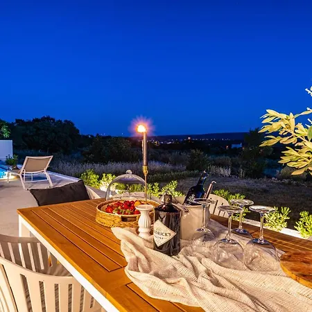 Matea - Heated Pool, Peace, View ヴィラ Pridraga